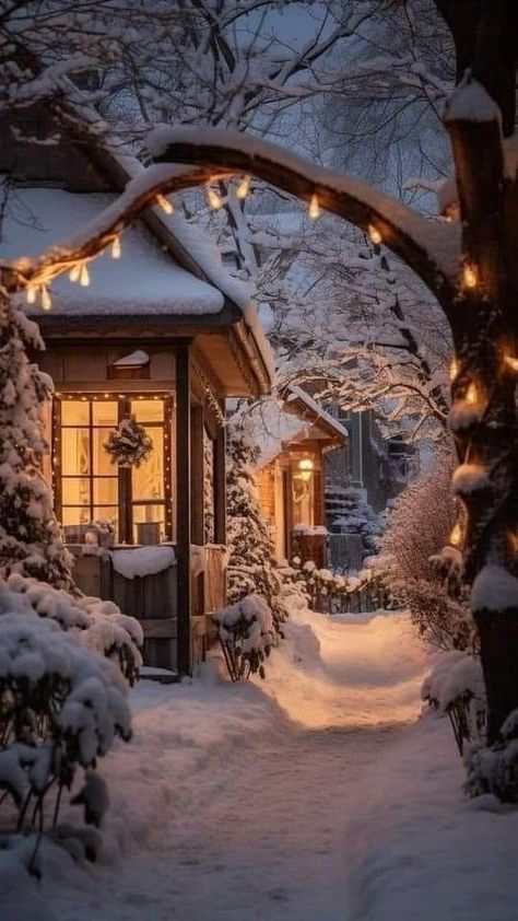 Winter Landscape Wallpaper, Cozy Winter Scenes, Snowy House, Winter Christmas Scenes, Beautiful Winter Scenes, Cabin Aesthetic, Christmas Dreaming, Christmas Scenery, Winter Szenen