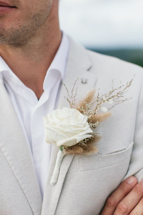 Simple Wedding Bouquets, Groom Wedding Attire, Bear Wedding, Dried Flowers Wedding, Boho Wedding Bouquet, Bridal Bouquet Flowers, White Bridal Bouquet, Future Wedding Plans, Corsage Wedding