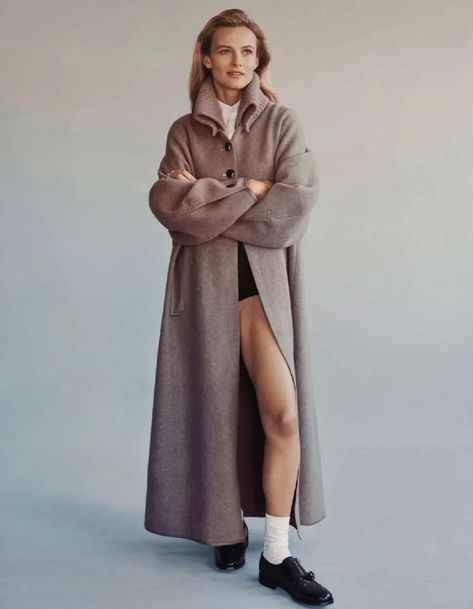 Winter Editorial Photoshoot, Fabrics Photoshoot, Editorial Model, Shooting Studio, Edita Vilkeviciute, September Fashion, David Sims, Campaign Fashion, Vogue Spain