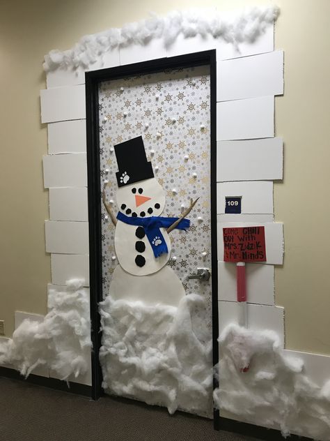 Office Christmas Decorations Winter Wonderland, Igloo Classroom Door Ideas, Snow Office Decorations, Snowman Classroom Decorations, School Hallway Christmas Decorations Winter Wonderland, Winter Wonderland Office Door, Classroom Winter Wonderland, Winter Wonderland Door Ideas For School, Winter Hallway Decorations School