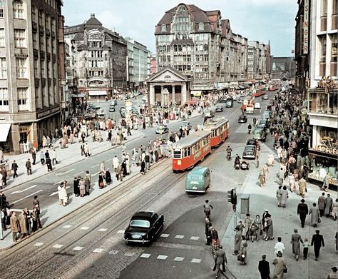 Post-war Germany in the 50s and 60s. Photography by Josef Darchinger. https://t.co/EDyDSqG3Fs Time In Germany, Berlin City, Vintage Germany, History Pictures, Hamburg Germany, Historical Pictures, City Photography, Colour Photograph, Berlin Germany