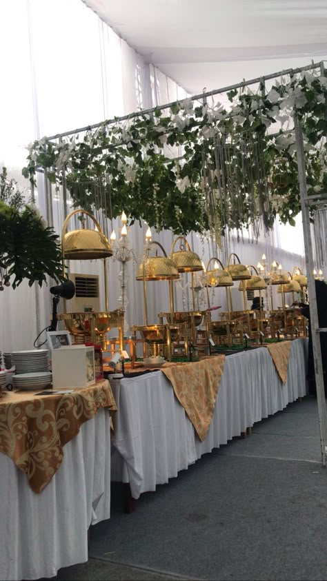 Nikah Food Table, Catering Buffet Table Ideas Decor, Chafing Dishes Buffet, Buffet Table Set Up Catering, Buffet Set Up Ideas Display, Banquet Hall Plan, Wedding Food Stations Buffet, Catering Buffet Presentation, Buffet Style Wedding Reception