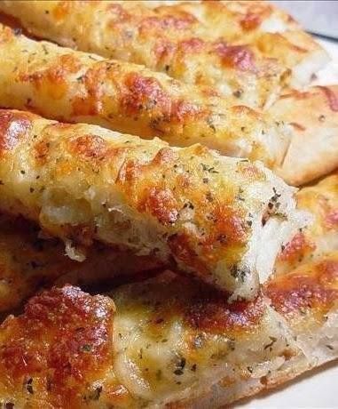 Easy Cheesy Breadsticks, Football Party Appetizers, Cheese Bread Sticks, Oreo Cake Pops, Perfect Christmas Dinner, Hostess Cupcakes, Cheesy Breadsticks, Wilton Candy Melts, Homemade Garlic Bread