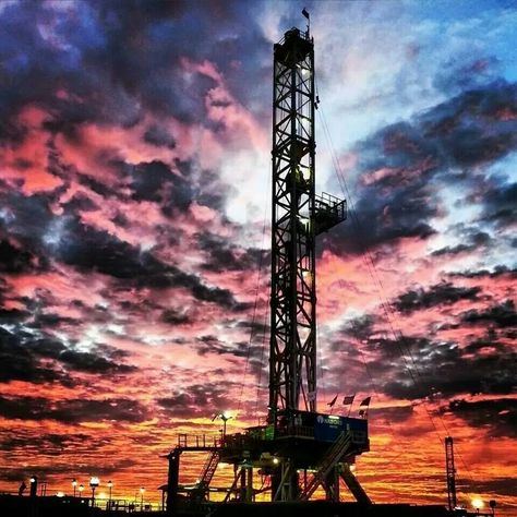 Beautiful Oilfield Trash, Oilfield Wife, Oilfield Life, Oil Platform, Oil Refinery, Oil Industry, Drilling Rig, Oil Rig, Gas Industry