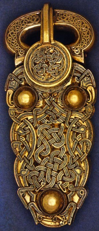 Anglo Saxon Gold 7th century Sutton Hoo England Hoard Saxon History, Anglo Saxon History, Sutton Hoo, Gold Belt Buckle, Ancient Jewels, Ancient Jewellery, Historical Jewellery, Gold Belt, Medieval Jewelry