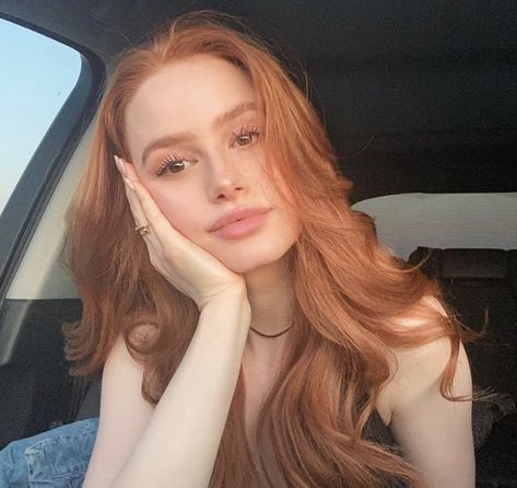 Cheryl Blossom Riverdale, Ginger Hair Color, Madelaine Petsch, Cheryl Blossom, Grunge Hair, Ginger Hair, Riverdale, Hair Highlights, A Car