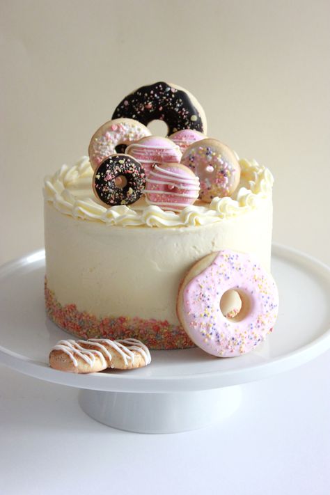 Donut Cookies, Donut Birthday Cake, Donuts Cake, Fruit Cake Design, Donut Cake, 12 Birthday, Donut Decorations, 16 Cake, Donut Birthday