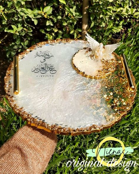 30 cm diameter tray with angel ring holder Rings Tray, Designing Blouse, Resin Ring Holder, Fancy Items, Tray Resin, Angel Ring, Ring Plate, Ring Tray, Resin Tray