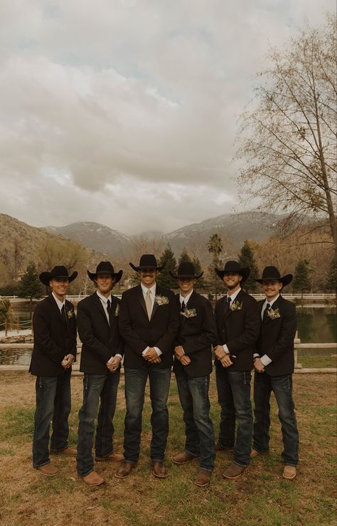 Dark Green Country Wedding, Wedding Themes Western, Black Western Groom Attire, Suit With Boots Men Wedding, Cowboy Wedding Groomsmen, Western Groomsmen Photos, Country Wedding Outside, Western Backyard Wedding Ideas, Black Cowboy Hat Wedding