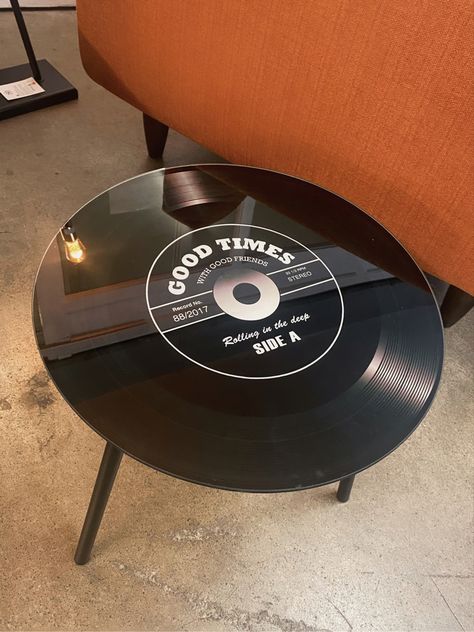 Vinyl Record Home Decor, Record Themed Room, Music Furniture Design, Bedroom Decor Records, Table Made Of Records, Vinyl Records Crafts, Dark Academia Room Ideas, Record Crafts, Cool Room Decor