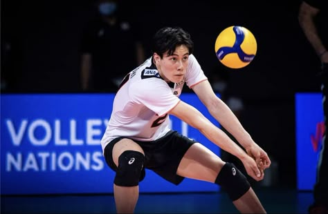 Ran Takahashi Volleyball, Volleyball Facts, Ran Takahashi, Volleyball Wallpaper, Japan Volleyball Team, Volleyball Poses, Best Poses, Mens Volleyball, Sports Meet