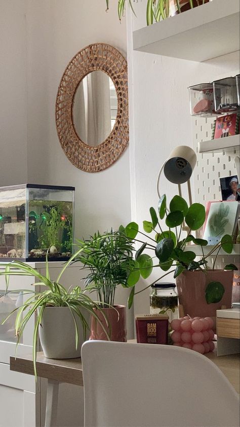 Fish Tank On Desk, Plants On Desk, House Inspo, Fish Tank, Dream House, Desk, Fish, Bedroom, Plants