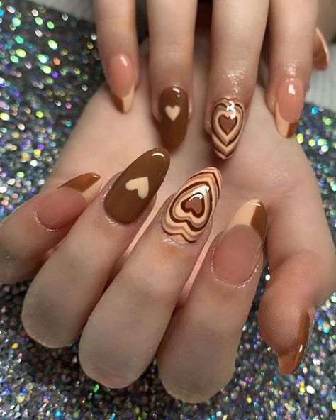 Simple Nail Designs Brown, Brown Heart Nails, Nails Art Tutorial, Nail Designs For 2023, Mail Inspo, Nail Art Inspo, Brown Nails Design, 2024 Nails, Beauty Hacks Nails