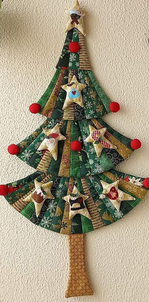 Easy Applique, Textile Decoration, Fabric Christmas Decorations, Christmas Decorations Sewing, Christmas Quilting Projects, Christmas Fabric Crafts, Christmas Tree Quilt, Christmas Patchwork, Easy Christmas Ornaments