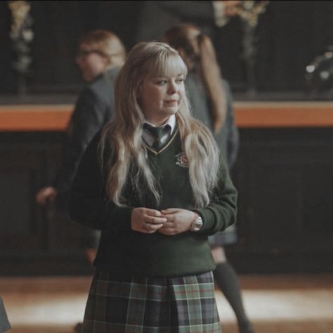 Claire Derry Girls Icon, Clare Derry Girls Icon, Claire Derry, Claire Devlin, Derry Girls Clare, Clare Devlin, Character Dress Up, British Tv Series, Dressup Party