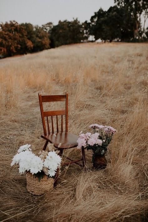 Dreamy Field, Photography Set Up, Romantic Picnic, Picnic Engagement, Mini Photo Sessions, Mommy And Me Photo Shoot, Photoshoot Backdrops, Photography Mini Sessions, Fall Mini Sessions