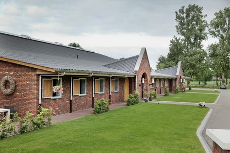 Brick stable block Brick Stables, Castle Stables, Arena Footing, Wimbledon House, Stable Yard, Stable Block, Stable Ideas, Horse Arena, Stable Design