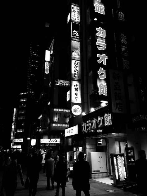 Black Japanese Aesthetic, City Widgets, Black And White Vintage Aesthetic, White Vintage Aesthetic, Tokyo Dark, Darkcore Aesthetic, Grunge Y2k Aesthetic, Cool Lock Screen Wallpaper, Asian Wallpaper