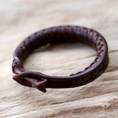 Easy Bracelets, Men's Leather Bracelets, Mens Wear Fashion, Leather Wristband, Bracelet Keychain, Mens Bracelets, Leather Wristbands, Accessories Inspiration, Wristband Bracelet