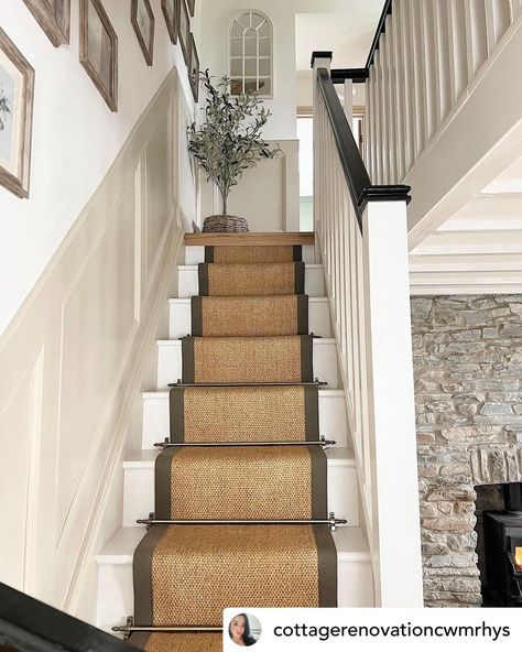 Beautiful green vibe! @cottagerenovationcwmrhys Staircase Transformation 🤎 Check out Dominique’s page for more green interior ideas We reused the old staircase to save on costs and it’s amazing what a bit of TLC, paint and a stair runner can do. Hope you’re all having a lovely week x #staircase #staircasedesign #staircasedecor #stairs #stairrunner #panelling #panelledwalls #panellinginspo #neutraldecor #neutralstyle #neutralinterior #transformationthursday #roomtransformation #hometrans... Old Staircase, Stairs And Hallway Ideas, Cottage Stairs, Green Vibe, Staircase Landing, Painted Staircases, Staircase Runner, House Staircase, Hallway Inspiration