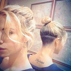 Blonde nape undercut Undercut Hairstyles Women, Undercut Long Hair, Half Shaved Hair, Nape Undercut, Shaved Undercut, Shaved Nape, Penteado Cabelo Curto, Undercut Hairstyles, Shaved Hair