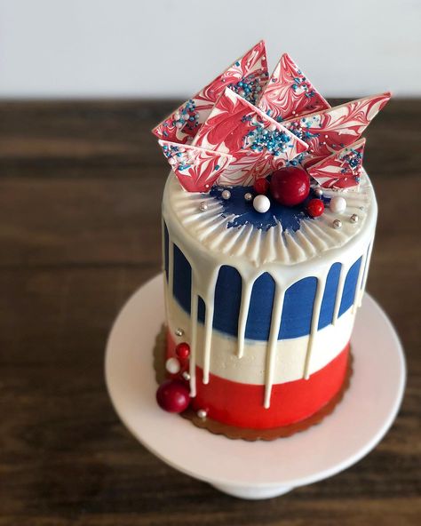 Grab and go cakes are stocked for Memorial Day weekend! . . . . . . . #cakes #loveandflourbakery #cakedecorating #cakesofinstagram… Patriotic Cakes, Red White And Blue Cake, Americana Food, Patriotic Cake, Fourth Of July Cakes, Paris Cakes, First Communion Cakes, Book Cakes, 4th Of July Cake