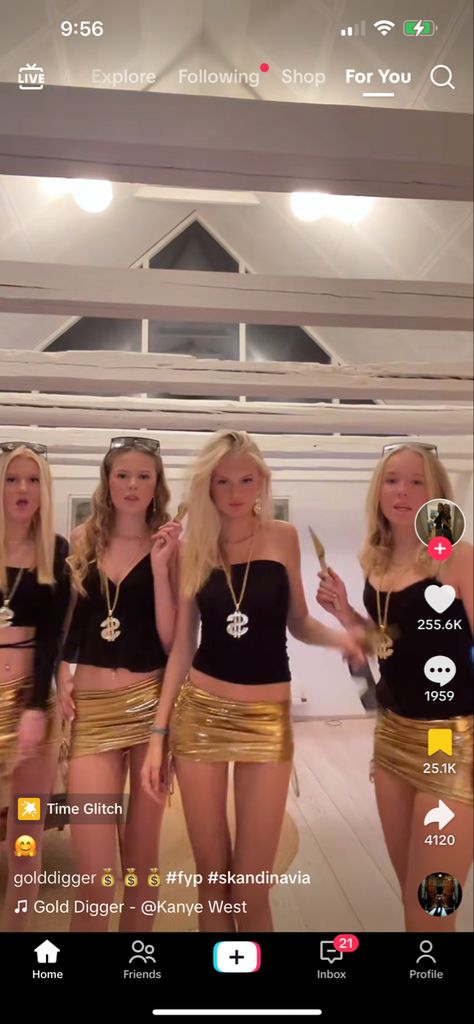 Golddigger Costume Halloween, Gold Digger Outfit, Gold Diggers Costumes, Golddigger Costume, Gold Digger Costume, Gold Halloween Costume, Digger Costume, Halloween Fits, Gold Diggers