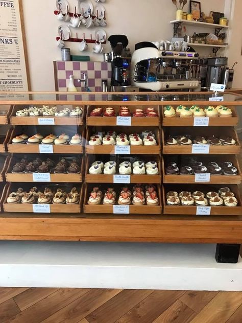 Party Rental Ideas, Rustic Bakery, Craft Storage Cabinets, Bakery Display Case, Bakery Display, Retail Inspiration, Bakery Packaging, Coffee Shops Interior, Farm Shop