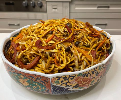 Long Life Noodles Recipe, Long Life Noodles, Chinese Noodle Dishes, Chinese Celebrations, Noodle Dinner, Tapas Restaurant, Chinese Noodles, Asian Noodles, Noodles Recipe