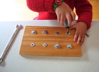 Very Montessori.  Make a Screw/Bolt Board. Finger Gym, Montessori Diy, Busy Activities, Montessori Practical Life, Living Skills, Montessori Ideas, Fine Motor Skills Activities, Motor Skills Activities, Nuts Bolts