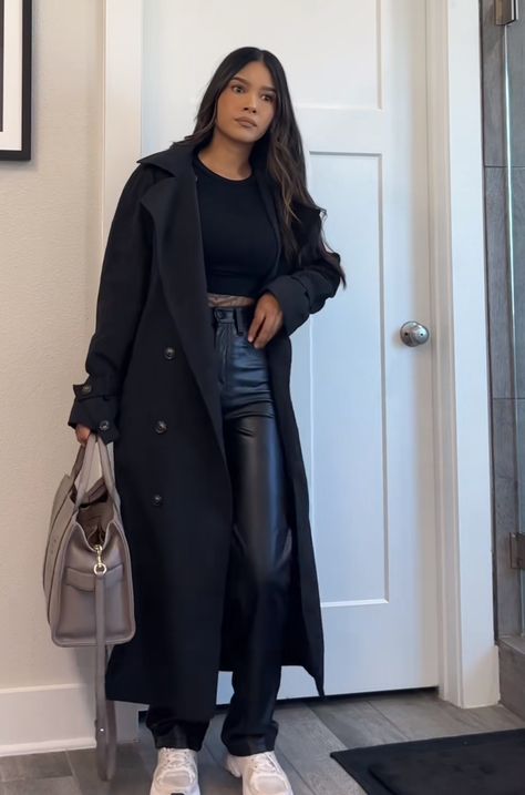 Cute Comfortable Winter Outfits, Black Pea Coat Outfits Women, All Black Fall Outfits Classy, Black Winter Outfits Classy, Date Night Winter Outfit Classy, Fall Dinner Outfit Casual, Winter Girls Night Outfit, First Date Outfit Dinner Night Classy, Trench Coat Casual Outfit