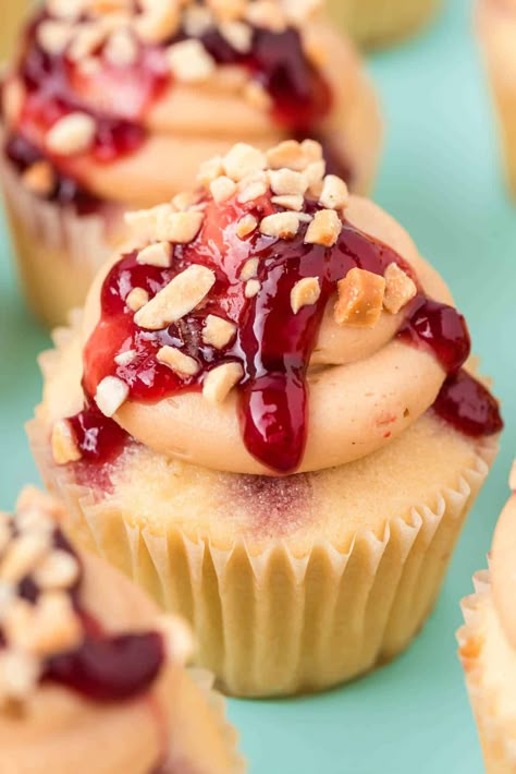 Peanut Butter and Jelly Cupcakes encompass raspberry filling inside of a vanilla cupcake that's then covered in creamy peanut butter frosting and peanuts! It tastes just like a PB&J Sandwich! Pb&j Cake, Pb&j Cupcakes, Peanut Butter Jelly Cupcakes, Pbj Cupcakes, Cupcakes With Filling Inside, Unique Cupcake Flavors, Peanut Butter And Jelly Cake, Peanut Butter And Jelly Cupcakes, Jelly Cupcakes