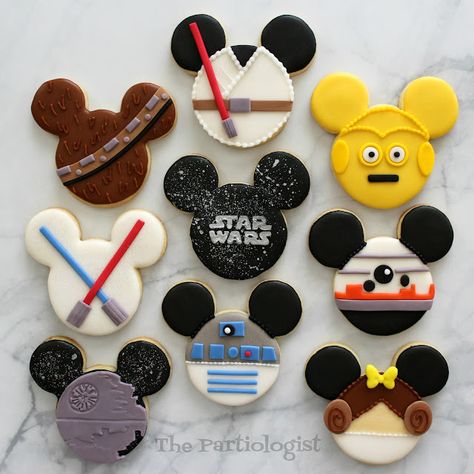 Mickey Cookies, Star Wars Mickey, Disney Baking, Mouse Cookies, Kue Macaroon, Star Wars Cookies, Mickey Mouse Cookies, Disney Desserts, Themed Treats