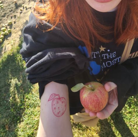 Ginny Weasley Aesthetic, Apple Tattoo, Weasley Aesthetic, Fantastic Fox, Fantastic Mr Fox, Cute Little Tattoos, Fox Tattoo, Golden Trio, Mr Fox