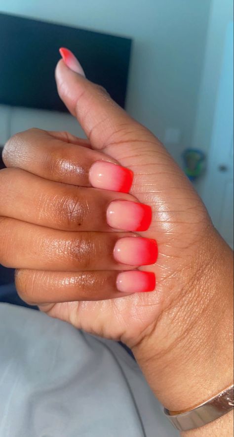 Short Red Ombre Nails, Ombré Sns Nails, Red Dip Powder Nails Design, Red Sns Nails, Ombre Sns, Sns Dipping Powder Nails, Dark Red Ombre, Red Ombre Nails, Faded Nails