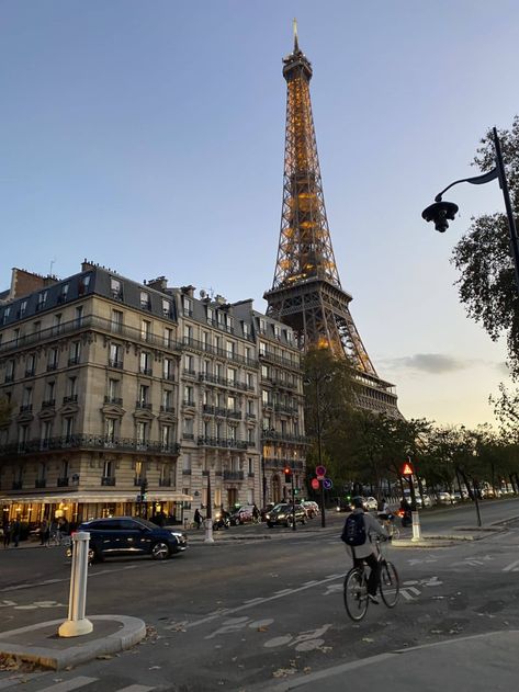 Looking for how to spend a weekend in Paris? In this Paris weekend itinerary, we’ll hit the classics like the Notre Dame Cathedral and Eiffel Tower, but also some things that feel truly Parisian (and once-in-a-lifetime). From the best photo spots in Paris to the best restaurants in Paris, we give you all the secrets for the perfect Paris itinerary plus travel tips for traveling to Paris for the first time. Trip To Paris Aesthetic, Best Views In Paris, Day Trip Paris, Paris Spots, Paris Weekend, Traveling To Paris, See Food, Spots In Paris, Restaurant In Paris