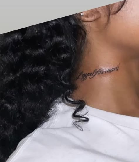 One Word Neck Tattoos Women, Small Name Neck Tattoos, Name Tattoos Black Women, Name Tattoo Neck, Name On Neck Tattoo, Swaggy Tattoos, Cursive Neck Tattoo, Small Tattoos Black Women, Cute Name Tattoos