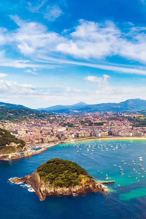 La Concha Beach is one of the best beaches to visit in Europe. It is located in San Sabastian, Spain. Best Beach Destinations, Best Beaches To Visit, San Sebastian Spain, Beach Destinations, Ocean Cruise, Photo Summer, Seven Seas, Destin Beach, Travel Europe