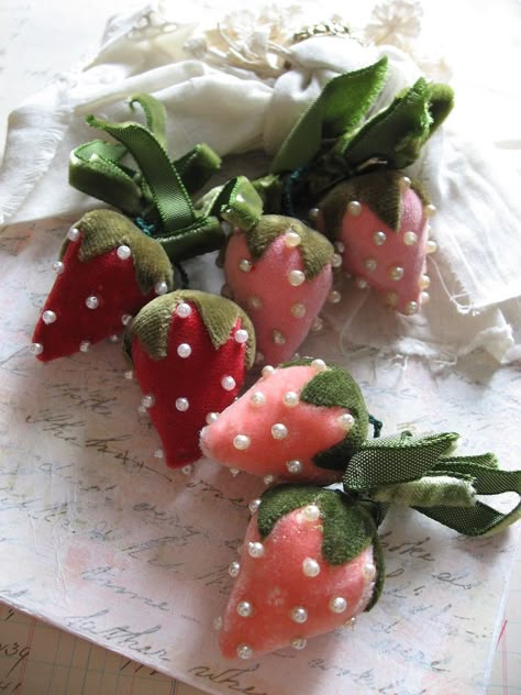 wow, I have been searching them for a long time and they are in my collection now!! Strawberry Crafts, Skirt Diy, Vintage Millinery, Velvet Pumpkins, Ribbon Embroidery, Felt Ornaments, Felting Projects, Felt Crafts, Pin Cushions