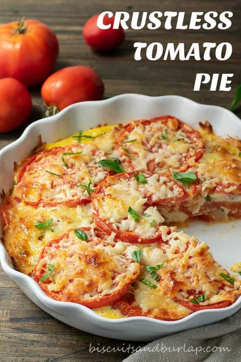 Tomato pie is a delicious and beautiful side dish that would perfectly complement brunch, lunch, or dinner. With fresh herbs and mozzarella cheese, it has an Italian flair that will dress up the rest of the meal. Crustless Tomato Pie, Quiche Cheese, Tomato Dishes, Tomato Pie, Low Carb Side Dishes, Low Carb Sides, Pizza Pie, God Mat, Quiche Recipes