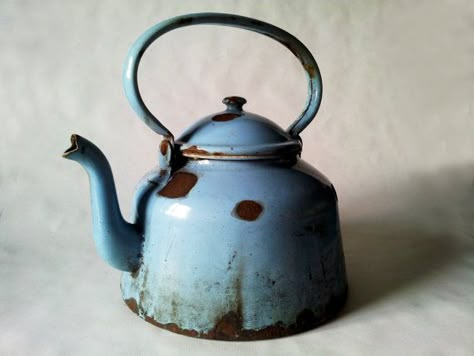 ... Kitchen Shabby Chic, Country Rustic Wedding, French Country Rustic, Still Life Pictures, Shabby Chic French Country, Life Drawing Reference, Still Life Photos, Blue Amber, Vintage Enamelware