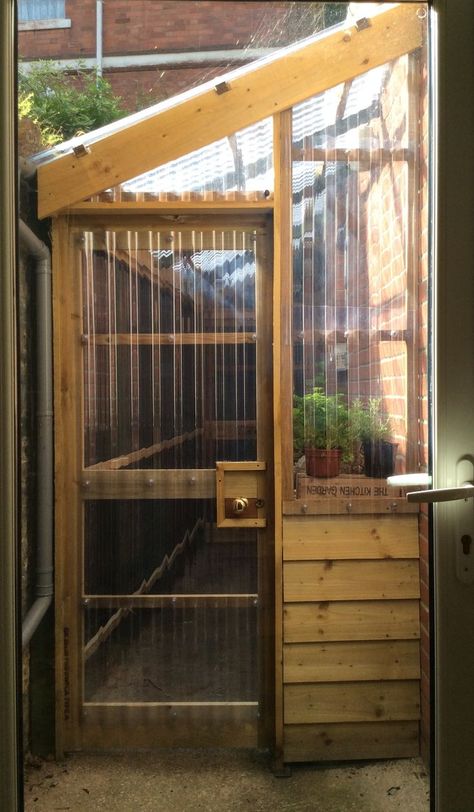 Serre Diy, Diy Greenhouse Plans, Lean To Greenhouse, Greenhouse Shed, Backyard Greenhouse, Small Greenhouse, Greenhouse Plans, Diy Greenhouse, Garden Greenhouse