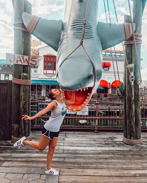 Jade Billington on Instagram: “Give us a kiss 😘 🦈 Anyone else miss the Jaws ride at Universal?✨ #universalstudios #jawsride”