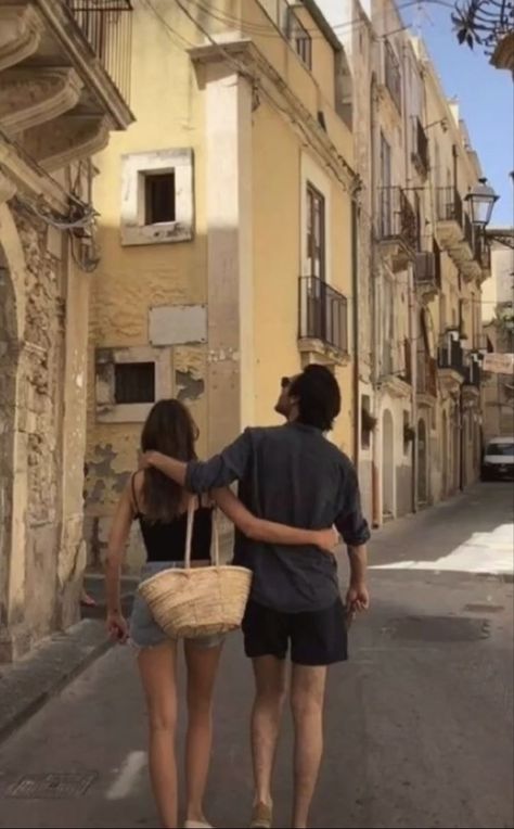 Love
Italy
Couple Italy Aesthetic, The Love Club, European Summer, Kochi, Future Life, Couple Aesthetic, Two People, Hopeless Romantic, Cute Couple Pictures