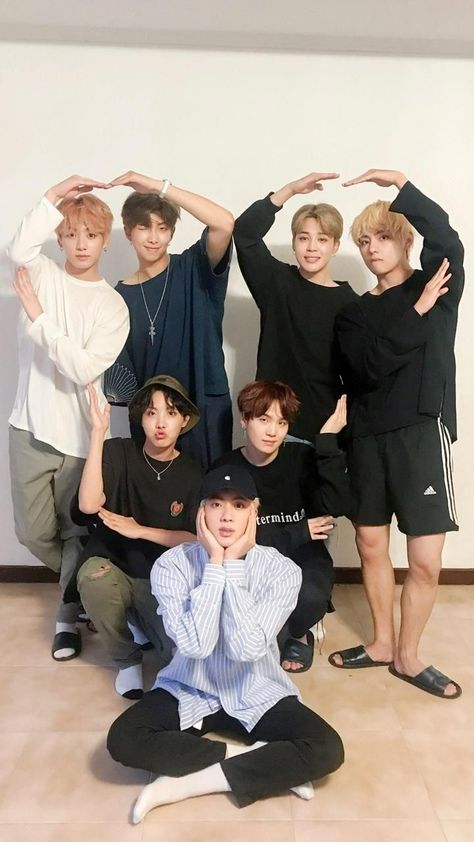 Weverse - Official for All Fans. Join NOW! Funny Group Photos, Bts Group Photo Wallpaper, Bts Wallpaper Desktop, Bts Backgrounds, Bts Group Photos, Wallpaper Bts, Funny Wallpaper, Bts Group, Bts Lockscreen