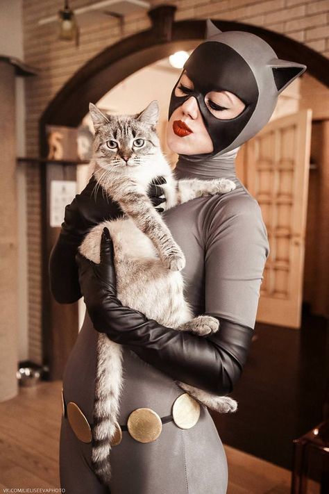 Catwoman Costume, Catwoman Comic, Catwoman Selina Kyle, Catwoman Cosplay, Dc Cosplay, Cat Woman, Batman And Catwoman, Cat Woman Costume, Cosplay Characters