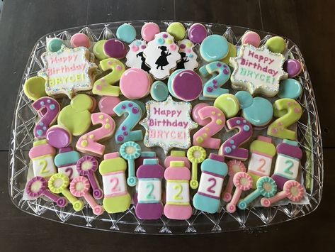 Bubbles Cookies Decorated, 2nd Birthday Bubble Theme, Bubble Party Ideas Kids, Bubbles Birthday Party Theme, Bubble Cookies, Bubble Birthday Party Ideas, Bubble Themed Birthday Party, Bubble Party Theme, Teddy 1st Birthday