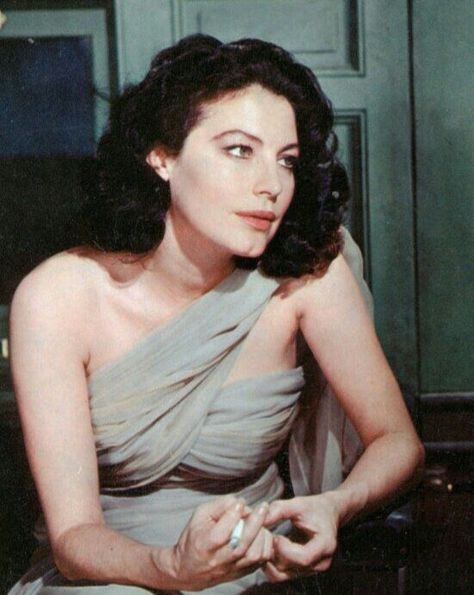 Ava Gardner Style, Ava Gardner Photos, Ava Gardener, Britt Ekland, Pinup Vintage, Lana Del Rey Vinyl, Soft Dramatic, Mexican Actress, Old Hollywood Style