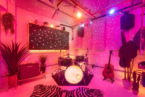 Make Life Studio Girly Music Studio, Pink Recording Studio, Pink Music Studio, Recording Studio Aesthetic, Recording Booth, Studio Vibes, Band Room, Rainbow Music, Pink Goth