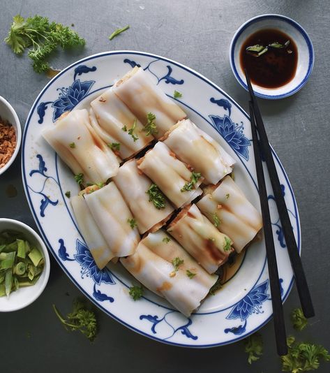 zhaliang (fried donut rolled in a rice noodle) #dimsum Cheung Fun, Taiwanese Cuisine, Sweet Rice, Taiwan Food, Cooking Challenge, Donut Recipe, Rice Noodle, Asian Grocery, Fried Dough